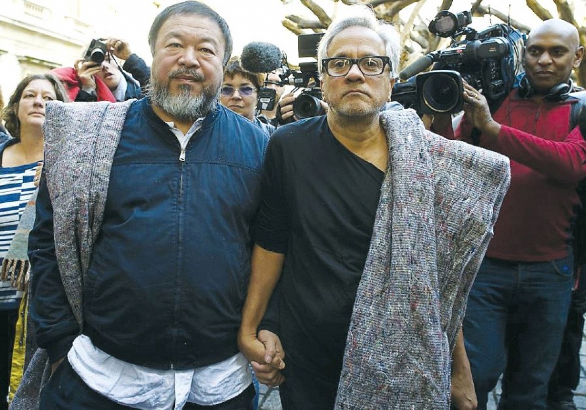 Anish Kapoor and Ai WeiWei during a protest walk in solidarity with Refugees, 2015