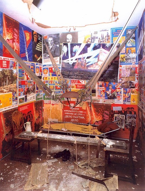 ILYA KABAKOV, THE MAN WHO FLEW INTO SPACE FROM HIS APARTMENT (1981-1988)