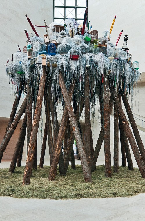 HOME SWEET HOME, 2011, TREE TRUNKS, BIRD CAGES, CABLES, MICROPHONES, HAY, 700 × 800 × 800 CM, COURTESY: GALLERIA CONTINUA, SAN GIMIGNANO / BEIJING / LE MOULIN, PHOTO BY: ANDRÉS LEJONA
