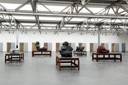 FRAUEN, INSTALLATION VIEW FROM DE PONT FOUNDATION FOR CONTEMPORARY ART,<br>TILBURG, NETHERLANDS, 2006, PHOTO: PETER COX)